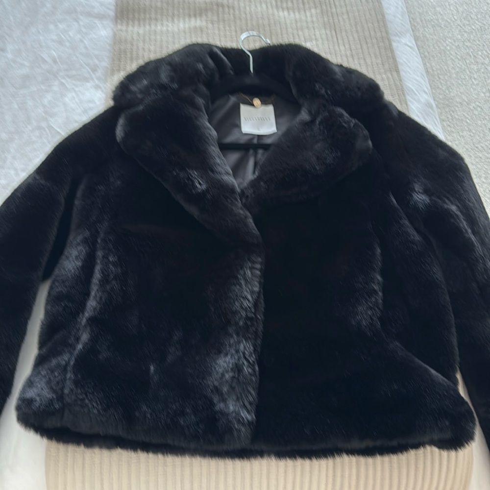 Women’s faux fur jacket